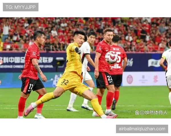 延迟举旗规则：VAR介入后越位判罚为何要等进攻结束？